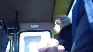 Dvi krūtinės mergino ...