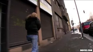 Krūtinė blondinė nen ...