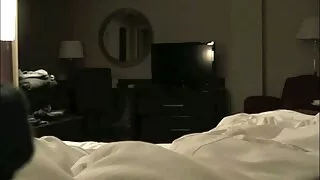 Dvi merginos čiulpia ...