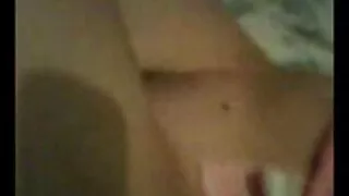 Aukšta brunetė gydo  ...