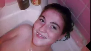Mergina su didele kr ...