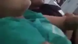 Liesa auklė čiulpia  ...