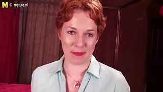 Raudonplaukė mergina ...