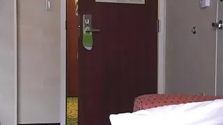 Mieganti blondinė pa ...