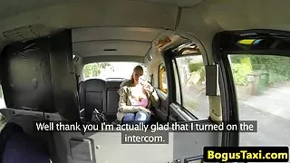 Jauna blondinė ilgom ...