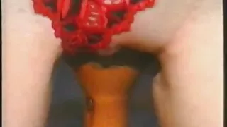 Trapi blondinė mastu ...