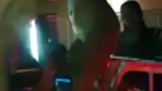 Dvi brunetės su elas ...