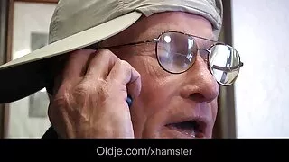 Meilužė kojinėmis pr ...