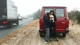 Vyras dulkina asilą  ...