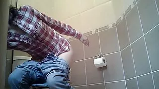 Busty MILF turi karš ...