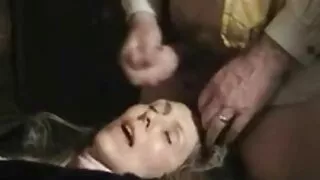 Vaikinas dulkina bru ...