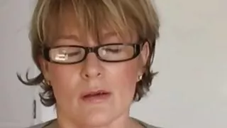 Kol vyras miega, jo  ...