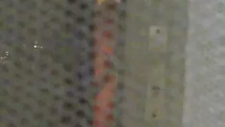 Liekna brunetė pasik ...