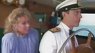 Brunetė su akiniais  ...