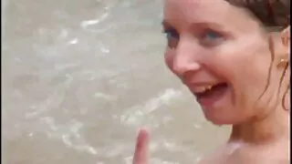 Žavi brunetė mylisi  ...