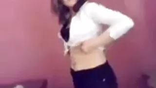 Mergina su dideliu u ...