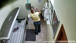 Jauna mergina turi l ...