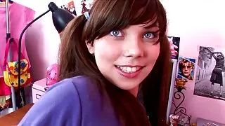 Liekna brunetė dulki ...